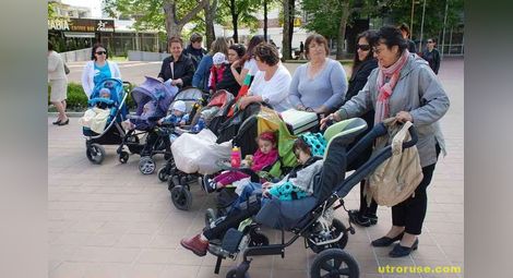 Майки от цяла България излизат на протест