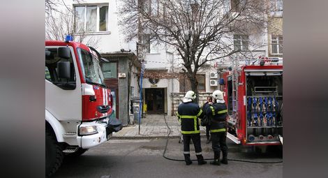Пожарникари спасиха блок от взрив на газова бутилка