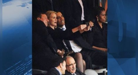 Обама и Камерън се забавляваха със смартфон на панихидата на Мандела