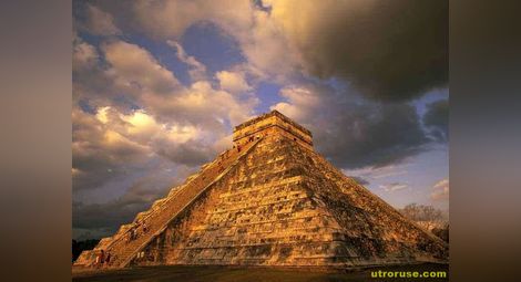 Асошиейтед прес предава на живо края на света от Чичен Ица