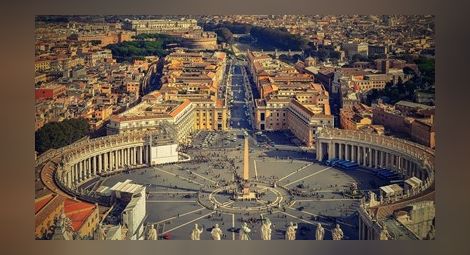 Посланикът на Ватикана в Париж се разследва за секс тормоз