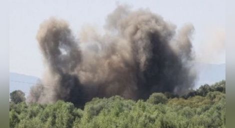 Силен взрив във военен завод в Костенец