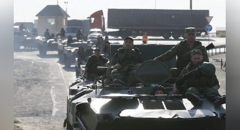 Русия потвърди преминаването на бойна техника през украинската граница