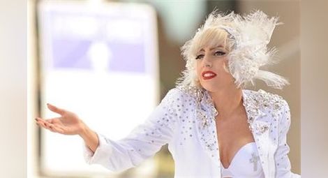 Лейди Гага планира сватба в космоса