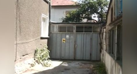 Незаконна морга в гараж на видински квартал ужасява живущите