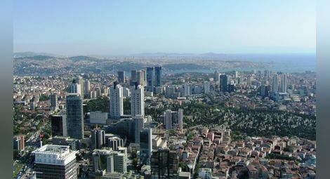 Бутат 3 небостъргача в Истанбул, пречели на гледката