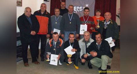 Тандемът Стефанов-Калчев спечели шампионата по белот на Долапите, Средна кула и Басарбово
