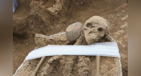 Чий е човешкият скелет над село Ключ?