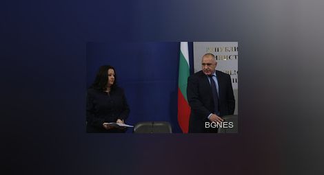 Павлова: Борисов може и да не е премиер
