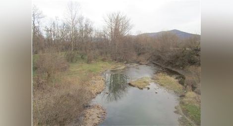 Кметът на Каменово: Водата се събира от ниви и ниски участъци и през дере се оттича през селото