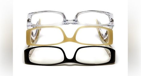 Миниатюрен имплант предвещава края на очилата