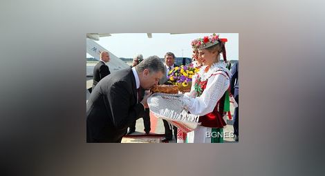 Путин и Порощенко се ръкуваха и влязоха на преговори