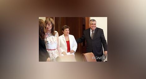 Близнашки предлага официално Георгиева за външен министър на ЕС