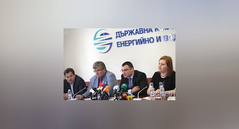 Боян Боев и Лилия Младенова си подадоха оставките от ДКЕВР
