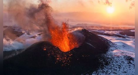 Какво се случва с планетата? Изригват още четири вулкана!