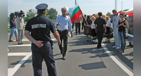 Протестиращи затвориха „Дунав мост 2”