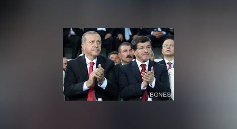 Ердоган отстъпи президентския дворец на премиера