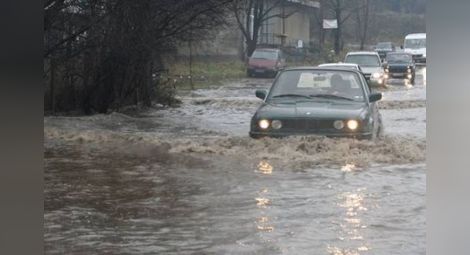 Поройни дъждове потопиха Пазарджик и Сливен