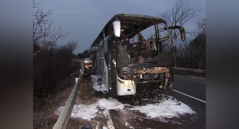 Резервоар с един тон гориво спасен от взрив при пожар на турски автобус до Бял