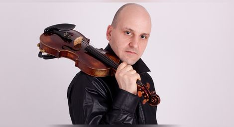 Есенният салон започва с мултимедиен концерт „Червената цигулка“ на площада