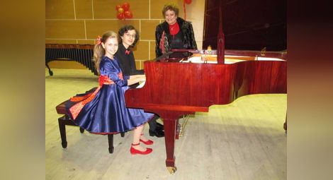 Министър отличи по изключение невръстни русенски пианисти