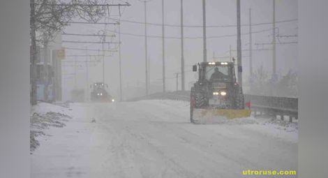 Втори ден оранжев код за снеговалежи и бурен вятър