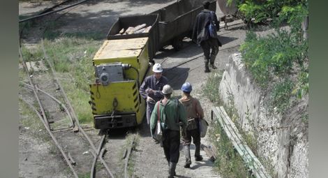 Продължава протестът на бургаските миньори под земята