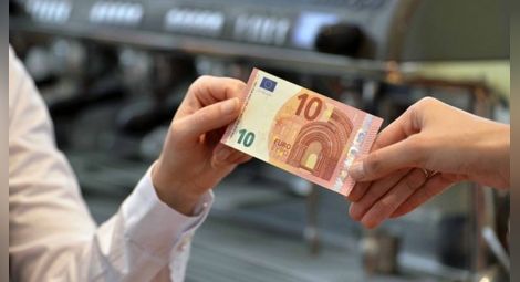 Пускат банкнота от €10 и с кирилица
