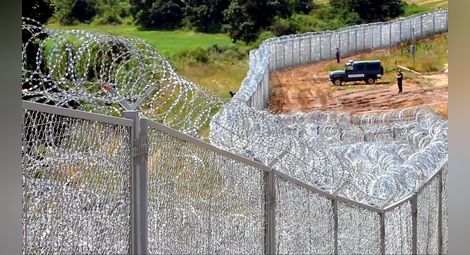 Оградата по границата безполезна - има повече бежанци през август