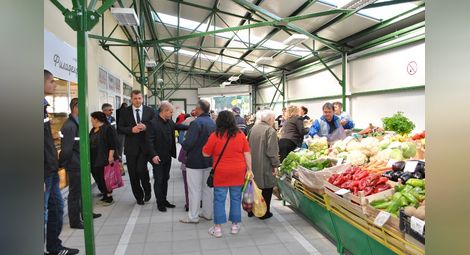 Пазарът в „Чародейка“ отвори врати след 120 дни ремонт