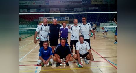 Русенските ветерани с 2 бронзови купи на волейболен турнир в Полша