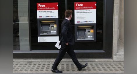 Хакери крадат милиони от заразени банкомати