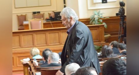 Доайенът Стефан Данаилов отказва да удари звънеца на парламента