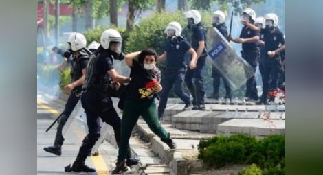 31 загинали при безредиците в Турция