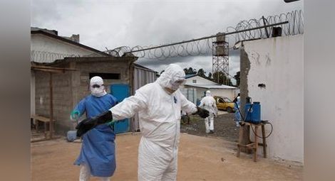 САЩ дават 1 млн. долара за костюм срещу ебола