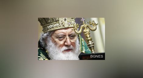 Патриарх Неофит дарява подаръците за рождения си ден