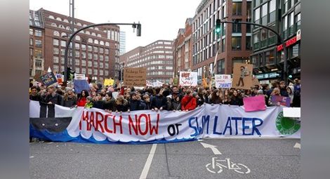 Хиляди ученици на протест в Хамбург срещу климатичните промени