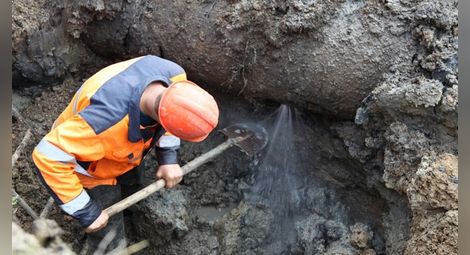 Подменят стария водопровод по осеяната с дупки улица „Димитър Басарбовски“