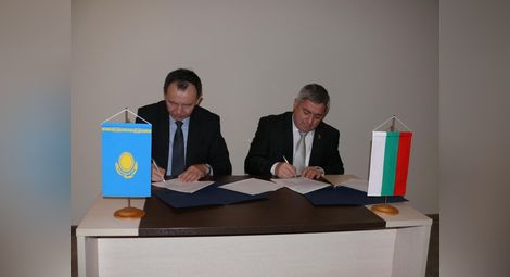 Университетът и научен институт в Казахстан подписаха договор