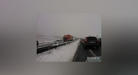 20 сантиметра сняг блокираха половин България - ОБОБЩЕНИЕ