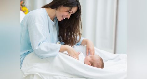 Какво се случва с бебето през първия час от живота му?