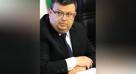 Цацаров: Със сигурност искам имунитета на двама депутати