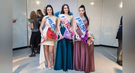 18-годишната Деница е новата кралица на красотата в Русе