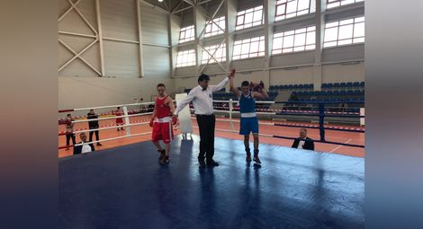 Боксьор на Рибчев първенец в младежки шампионат