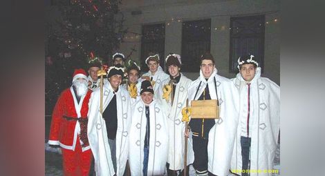 Остроумни дами пуснаха в нета кметски отчет в забавни строфи