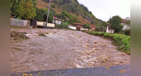 Потоп в Поповско: Евакуират хора и животни!