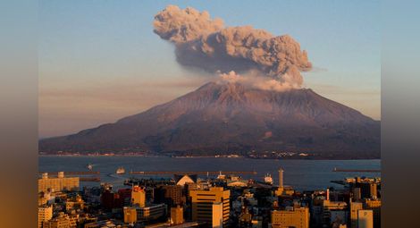 Изригна най-големият действащ вулкан в Япония