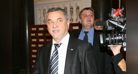 Каракачанов: Нямаме полезен ход освен оттегляне на подкрепата за кабинета