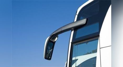 Автобус с 23-ма пътници се преобърна във Върбишкия проход