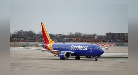 Хаос с полетите в САЩ след забраната на Тръмп за "Боинг 737 Макс"